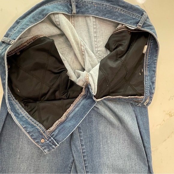 Coldwater Creek Classic Fit Bootcut Leg Denim Blue Jeans -Size 16 - Like New - Picture 7 of 13